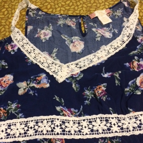Bare shoulder floral tunic/dress crochet detail - Picture 2 of 2
